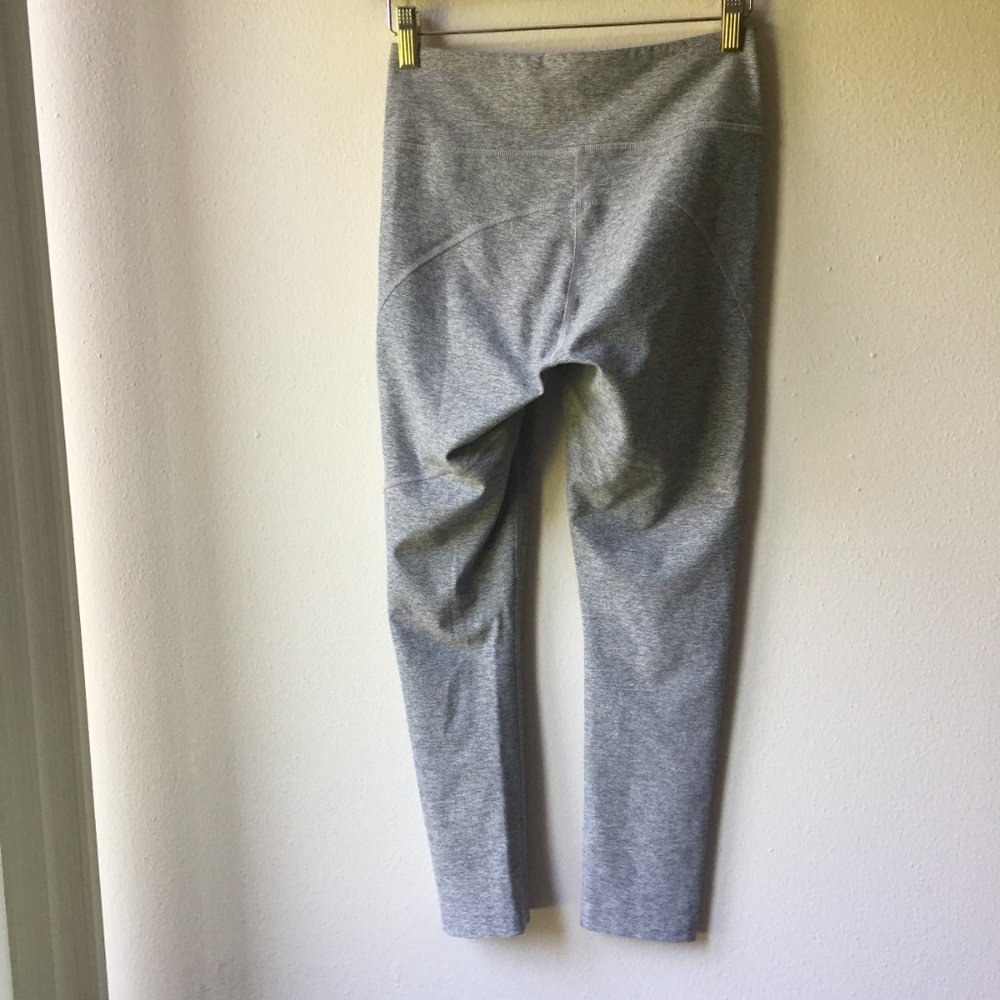 Outdoor Voices Set Athena Crop Top & 3/4 Legging - Picture 7 of 8